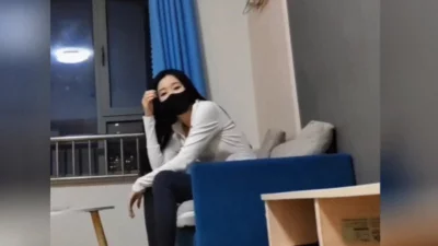 被妹子运动鞋隔板踩爽了
