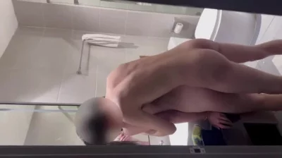 老婆站着被单男按住后入3p看简介