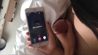 023骚母狗一边吃鸡巴一边和相亲对象打电话被操的淫叫不断骚气