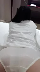 天津00后骚逼被我玩的淫水直流直接提枪插入淫语对白叫声可射