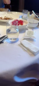 上海她老公对面做着她桌子底下帮我口