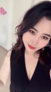 熟女露脸自慰高潮喷水